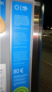 フィンランド空港バス停券売機拡大図１